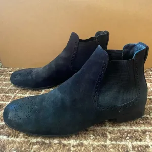 Burberry men’s black suede Chelsea boots