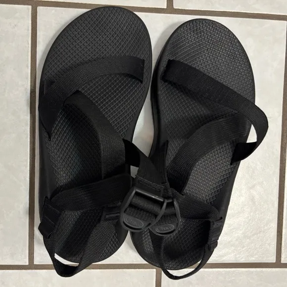 Chaco Men's Black Classic Hiking Athletic Sandals Size 9