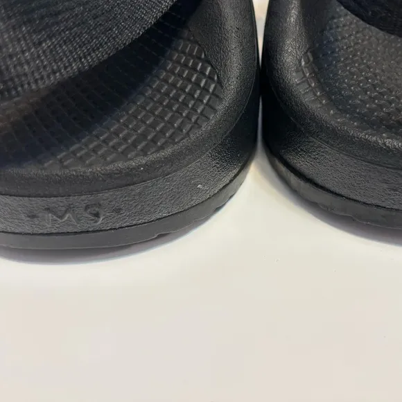 Chaco Men's Black Classic Hiking Athletic Sandals Size 9