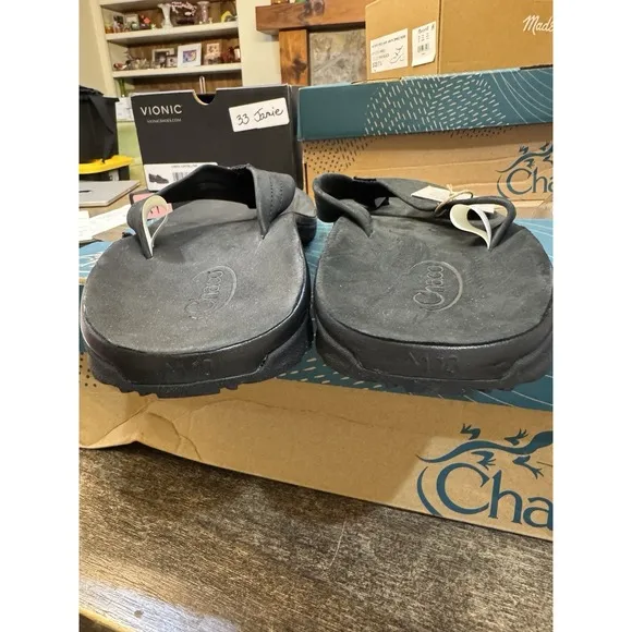 Chaco Men's Classic Leather Flip Thong Sandals Black Noir Size 10 New Gorpcore