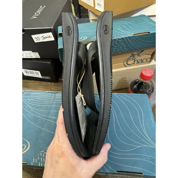 Chaco Men's Classic Leather Flip Thong Sandals Black Noir Size 10 New Gorpcore