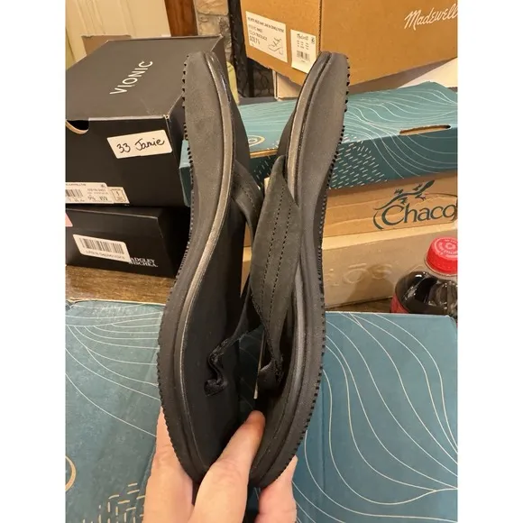 Chaco Men's Classic Leather Flip Thong Sandals Black Noir Size 10 New Gorpcore