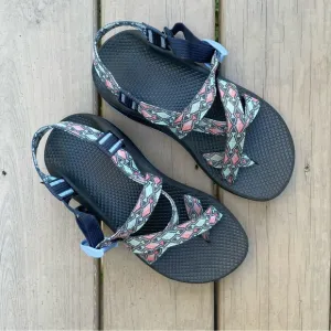 Chaco Z2 Classic Sandals Green, Blue Pink Geometric Pattern Size 8