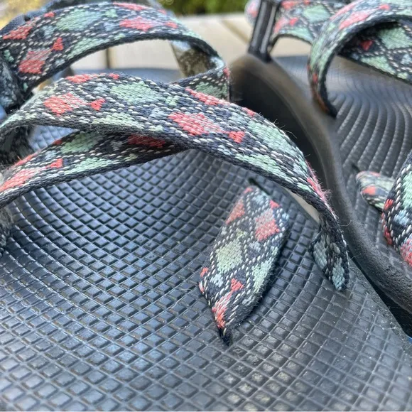 Chaco Z2 Classic Sandals Green, Blue Pink Geometric Pattern Size 8