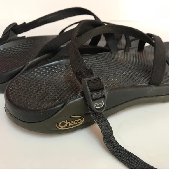 Chaco’s black classic Zong Ecotread sandals (9)