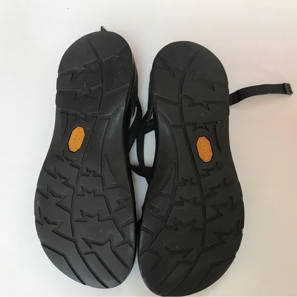 Chaco’s black classic Zong Ecotread sandals (9)