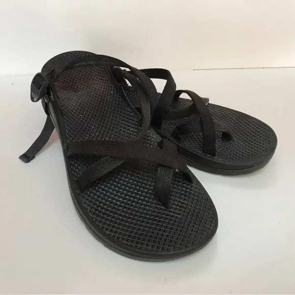 Chaco’s black classic Zong Ecotread sandals (9)