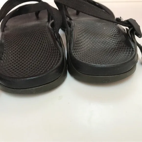Chaco’s black classic Zong Ecotread sandals (9)