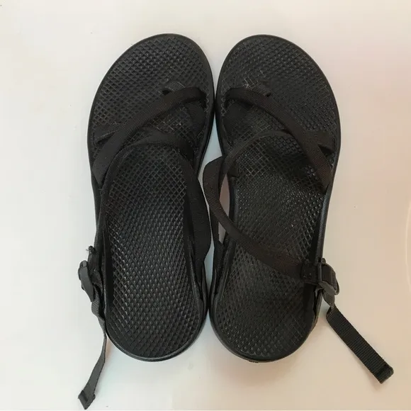 Chaco’s black classic Zong Ecotread sandals (9)