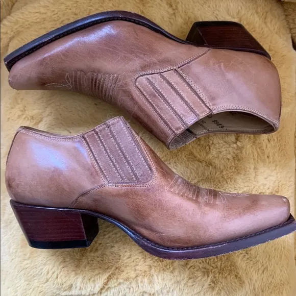 Charlie 1 Horse Western Vogue Boutique Size 6.5