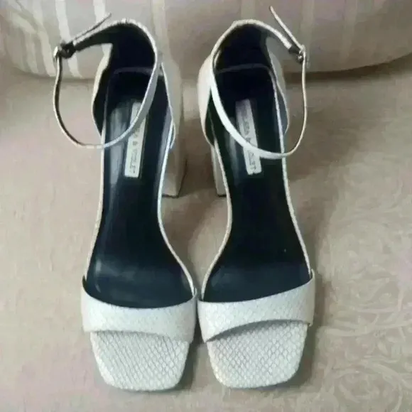 𝅺CHELSEA &amp; Violet  Women's Sandals