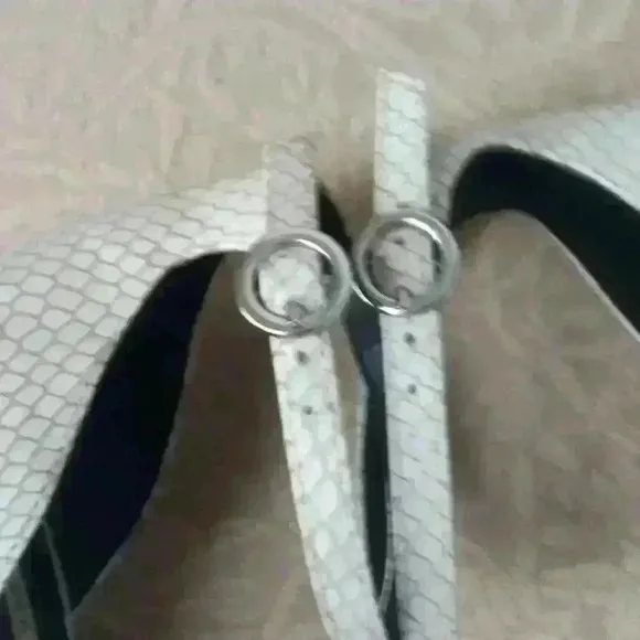 𝅺CHELSEA &amp; Violet  Women's Sandals