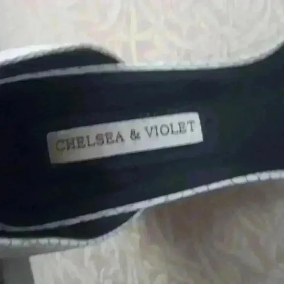 𝅺CHELSEA &amp; Violet  Women's Sandals