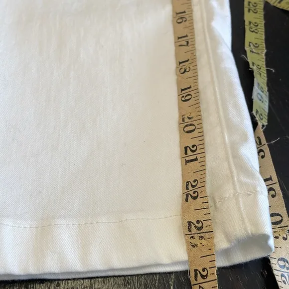 Chico’s Straight Crop Classic Rise White Jeans Size 8.