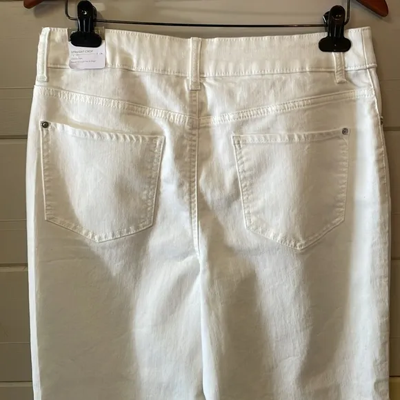 Chico’s Straight Crop Classic Rise White Jeans Size 8.