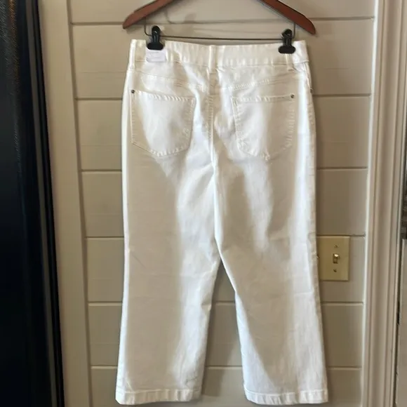 Chico’s Straight Crop Classic Rise White Jeans Size 8.
