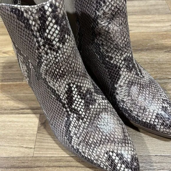 Chinese Laundry Womens Snake Print‎ Slip On Finn Ankle Bootie Boots Gray Size 9