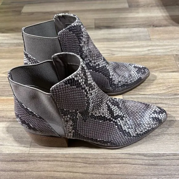 Chinese Laundry Womens Snake Print‎ Slip On Finn Ankle Bootie Boots Gray Size 9