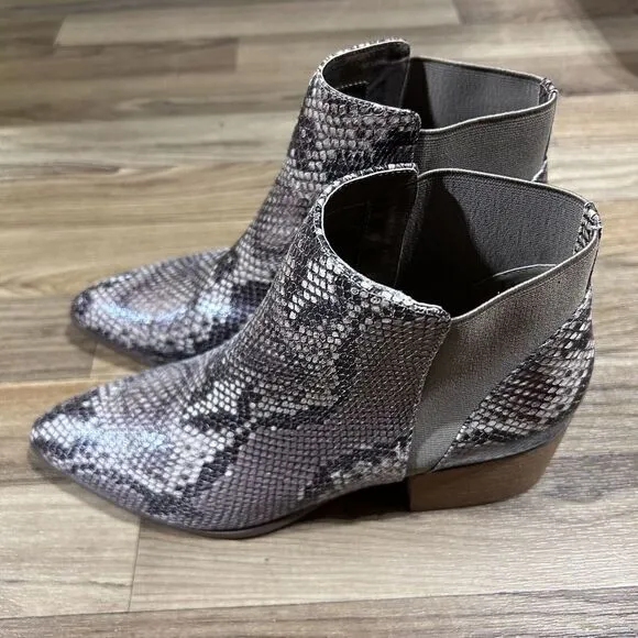 Chinese Laundry Womens Snake Print‎ Slip On Finn Ankle Bootie Boots Gray Size 9