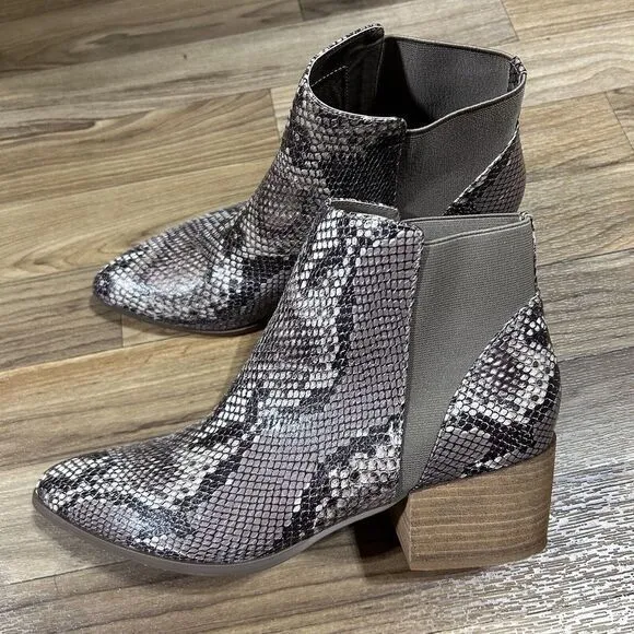 Chinese Laundry Womens Snake Print‎ Slip On Finn Ankle Bootie Boots Gray Size 9