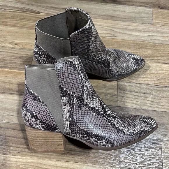 Chinese Laundry Womens Snake Print‎ Slip On Finn Ankle Bootie Boots Gray Size 9