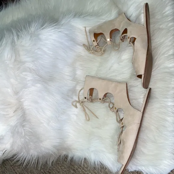 Chloe Suede Lace Up Flat Gladiator Sandals EUC
