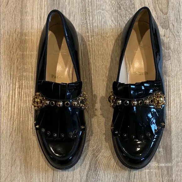 CHRISTIAN LOUBOUTINOctavian Flat black patent loafer size 37.5 •flaw