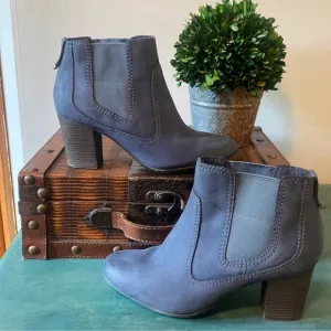 Clarks Bendable Genuine Suede Leather Navy Heeled Ankle Boots