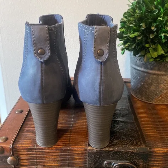 Clarks Bendable Genuine Suede Leather Navy Heeled Ankle Boots