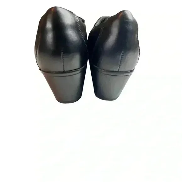 CLARKS CASUAL SLIP-ON WORK LOAFERS•SIZE 7•BLACK GENUINE LEATHER •GREAT C…