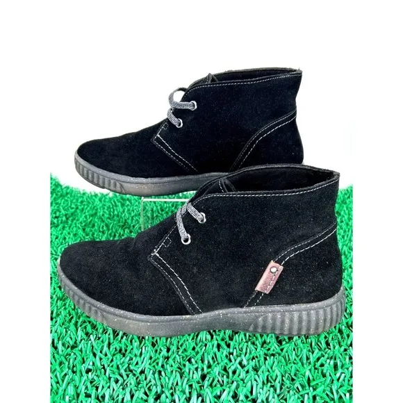 Clarks Suede Chukka Ankle Boots Casual Comfort Walking Shoes size 7M
