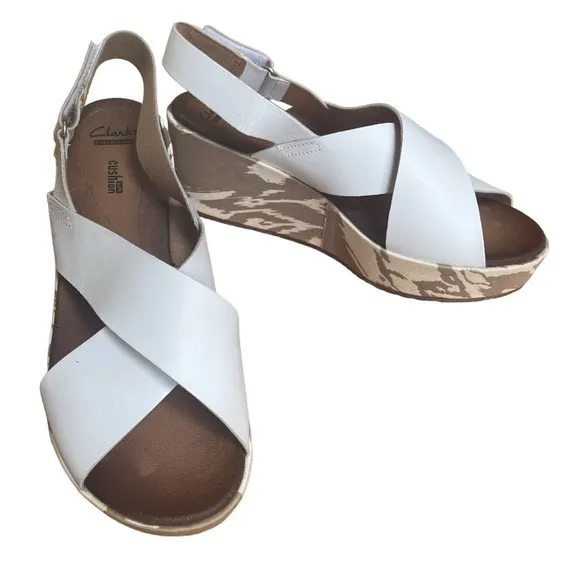 Clarks Womens Stasha Hale 4 Size 9 Wide Leather Wedge Strap Sandals White Aztec