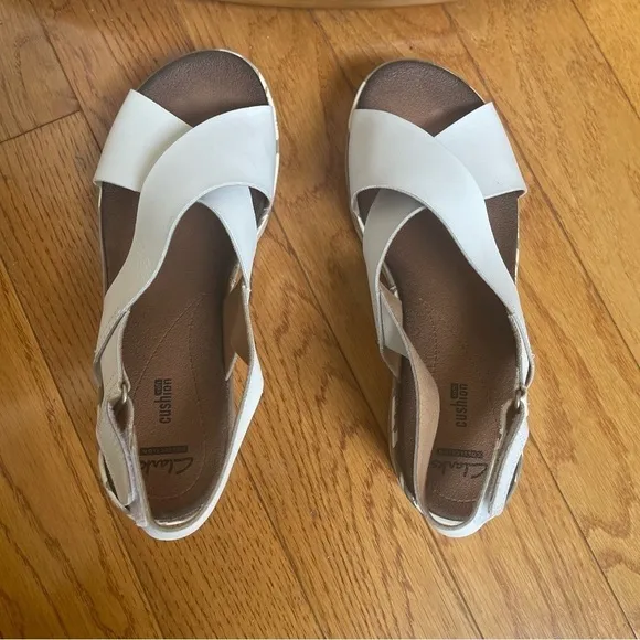 Clarks Womens Stasha Hale 4 Size 9 Wide Leather Wedge Strap Sandals White Aztec