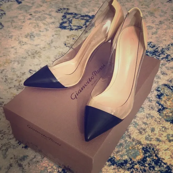 Classic Gianvito Rossi plexiglass nude/black