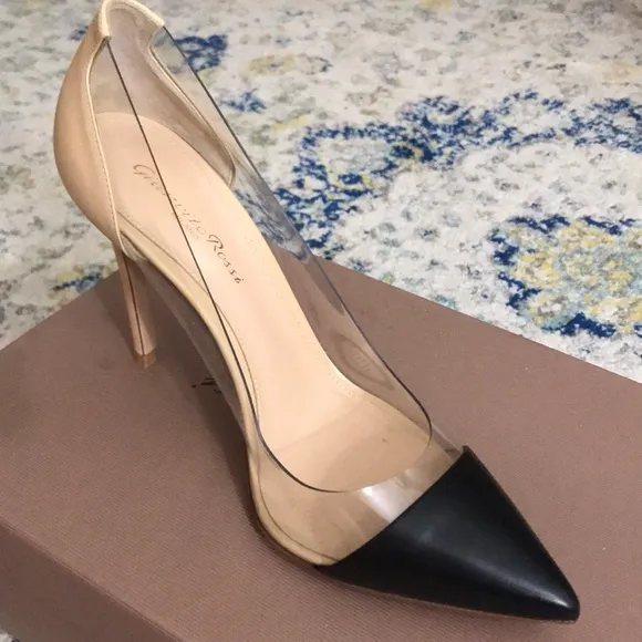 Classic Gianvito Rossi plexiglass nude/black