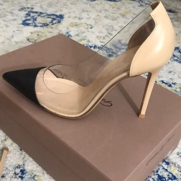 Classic Gianvito Rossi plexiglass nude/black