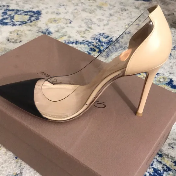 Classic Gianvito Rossi plexiglass nude/black