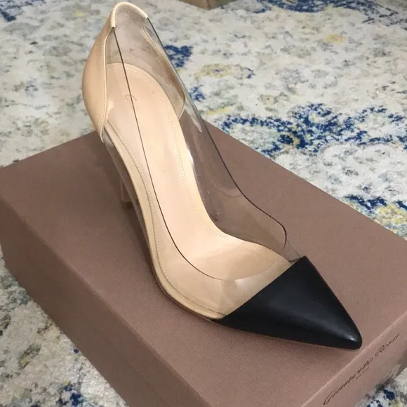 Classic Gianvito Rossi plexiglass nude/black