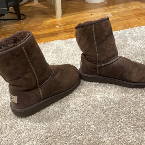 Classic II brown short ugg boots