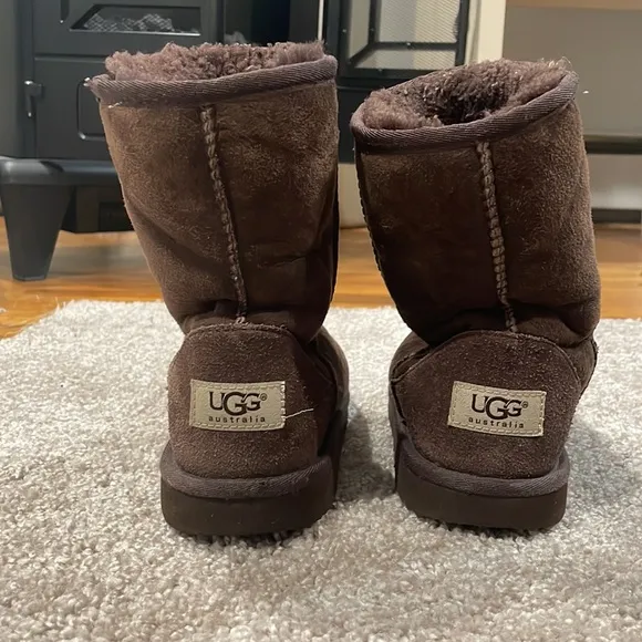 Classic II brown short ugg boots