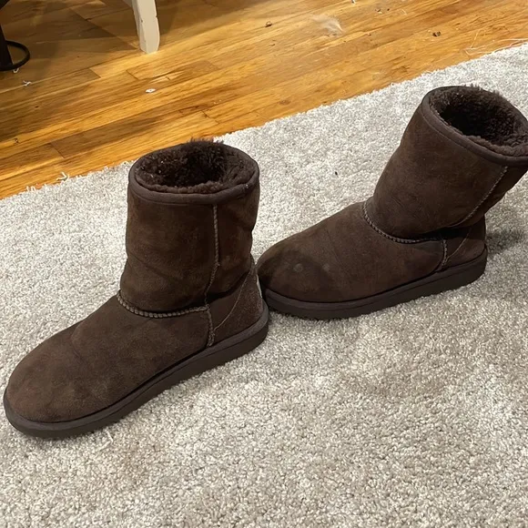 Classic II brown short ugg boots