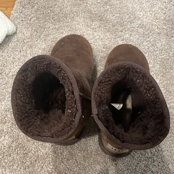 Classic II brown short ugg boots