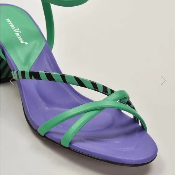 Classic sandals on low heels