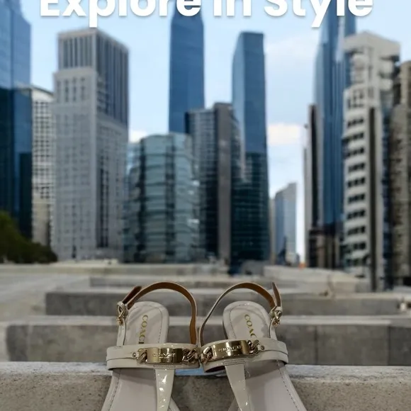 Coach Caterine T-Strap Thong Sandals Ivory patent leather size 9.5 B