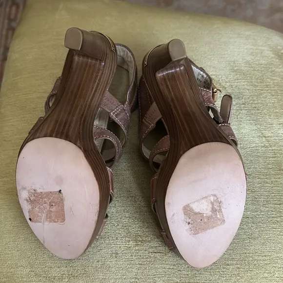 Coach Stephanie Platform T Strap Leather Wooden Platform Heel Sandals Size 6.5 B