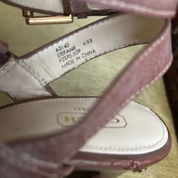Coach Stephanie Platform T Strap Leather Wooden Platform Heel Sandals Size 6.5 B