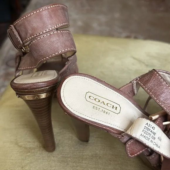 Coach Stephanie Platform T Strap Leather Wooden Platform Heel Sandals Size 6.5 B