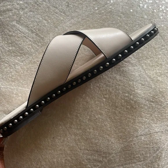 COACHHailey Flat Leather Sandals off white 8.5 NIB