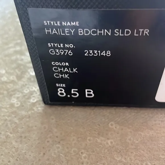 COACHHailey Flat Leather Sandals off white 8.5 NIB