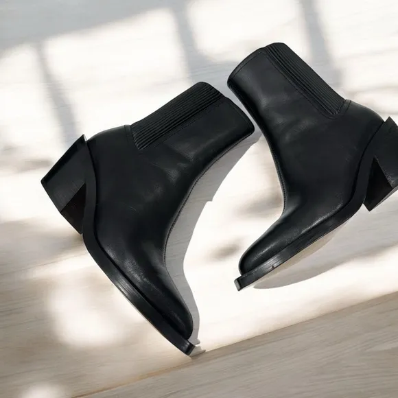 COACHPrestyn  Leather Chelsea Ankle Boots size 6 B